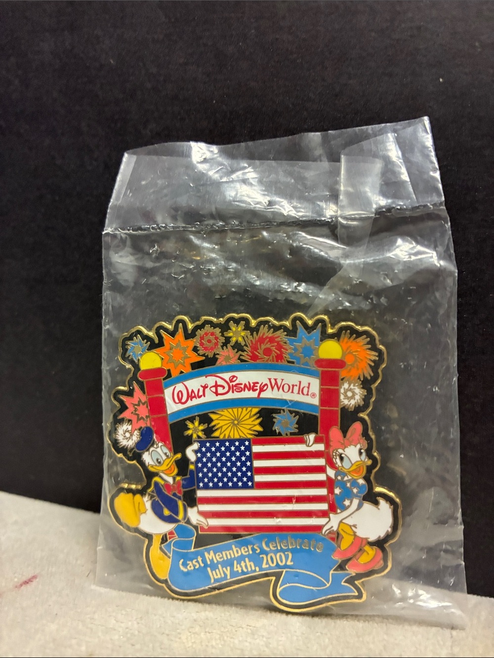 Walt Disney World Cast Member 2002 Collector Pin. Sealed. LE 3000. Donald Duck.